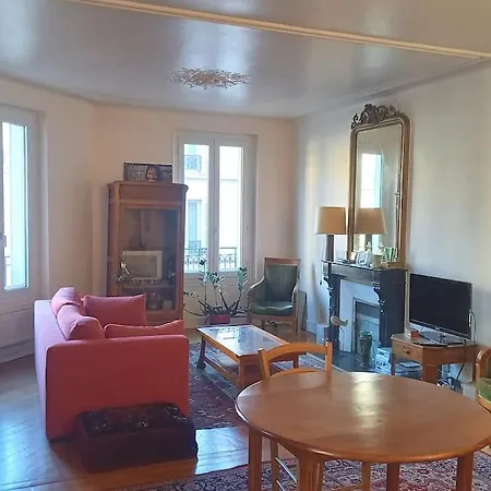 Large And Cosy, Paris-ouest Apartment